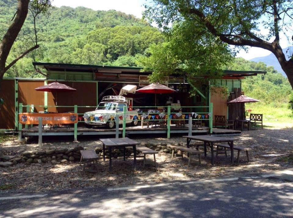 緑の森の中にある珈琲館—鹿野Angel Mini Café